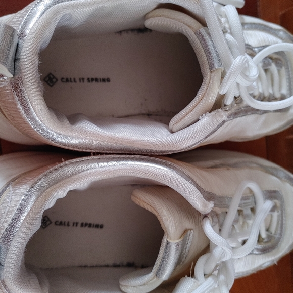 Good condition white shoes - Picture 4 of 4
